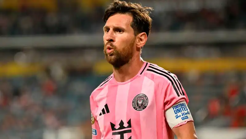 Messi'nin Debüt Maçında Unutulmaz Anlar ve Tuhaf Bir Sonuç