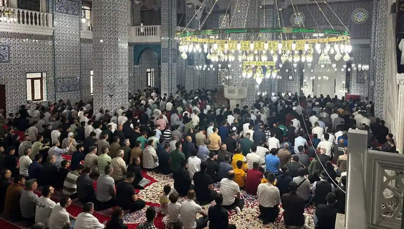 Iğdır'da Bayram Namazı Coşkusu: İlk İkindi'de Kılındı