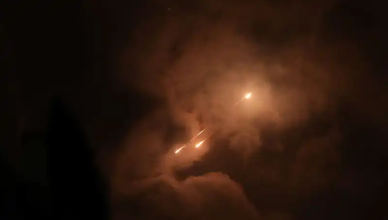 İran'ın Gece Saldırıları: Füzelerin Gizli Stratejisi ve Sebepleri