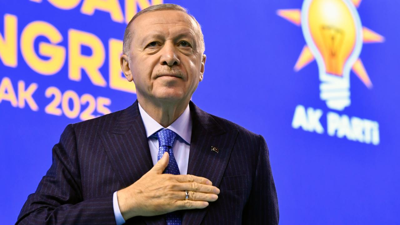 AK Parti Genel Başkanı Erdoğan, Partide Değişim Sinyali Verdi