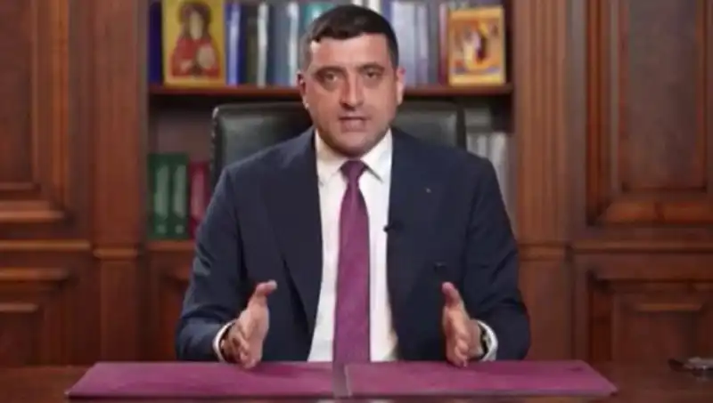 Romanya'da Seçimlerde Aşırı Sağcı Aday Şaşırtan Başarı Elde Etti