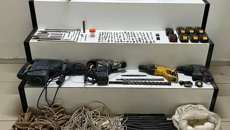 Balıkesir'de Tarihi Eser ve Patlayıcı Madde Operasyonu: 5 Gözaltı!