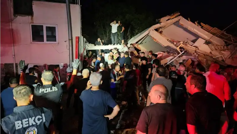 Balıkesir Sındırgı’da 6.1 Büyüklüğünde Deprem: Hayatını Kaybedenler ve Yaralılar Var