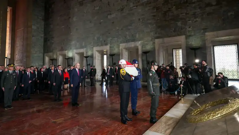 Devlet Erkanı Anıtkabir'de: Anma Törenine Yoğun İlgi
