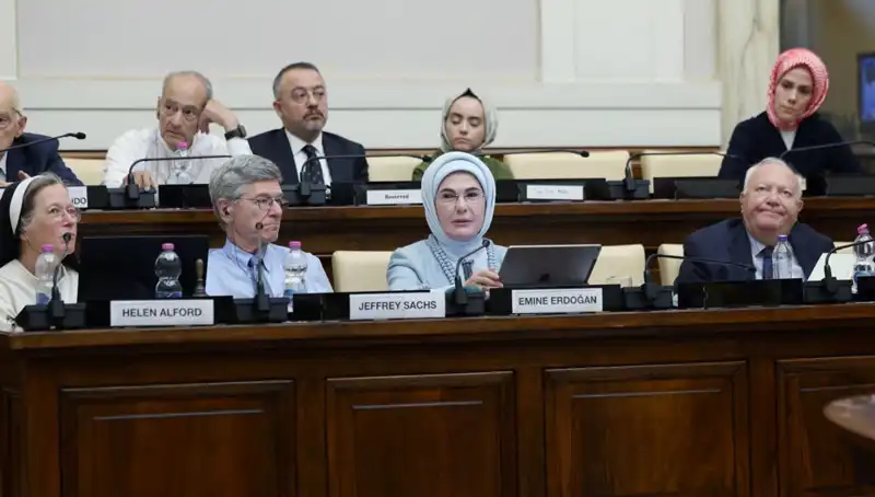 Emine Erdoğan, Vatikan'da "Dünya 5'ten Büyüktür" Sözleriyle Umut Aşıladı