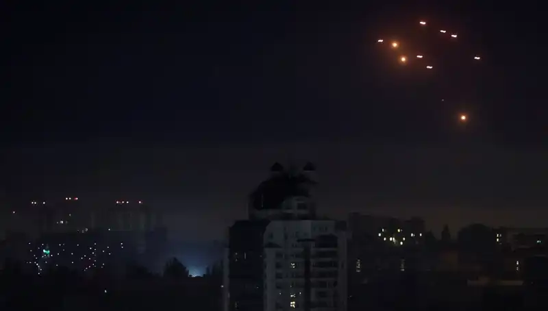 Rusya'nın Hava Saldırıları ve Sumi'de Tahliye Emri: Ukrayna'da Gerilim Artıyor