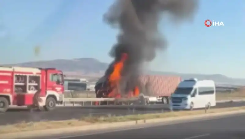 Ankara'da TIR Kazası: Alev Alev Yanan Araç Korkuttu