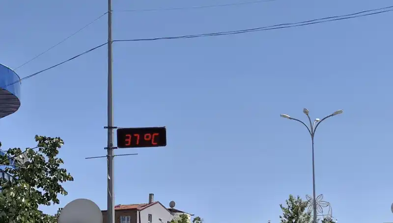 Termometreler 38 Dereceyi Geçti: Sıcak Hava Alarmıyla Tanıştık