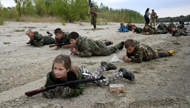 8 Yaşındaki Çocuklar Rusya'da Savaş Eğitimi Alıyor: Savaşın Gölgesindeki Hayatlar