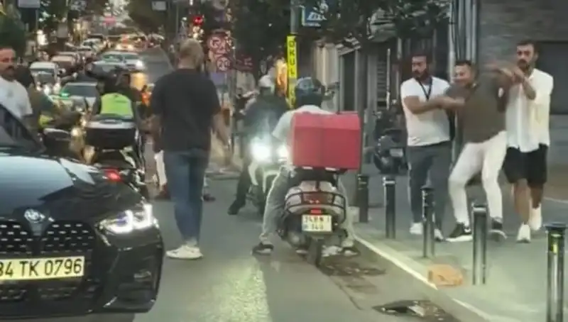 Nişantaşı’nda Yol Verme Kavgası: Sopayla Kadına Saldırı Şoku!