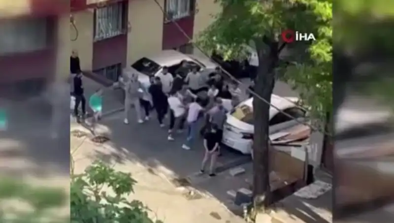 Madde Bağımlısı Tekrar Zorlayınca Sokakta Meydan Dayağı Olayı