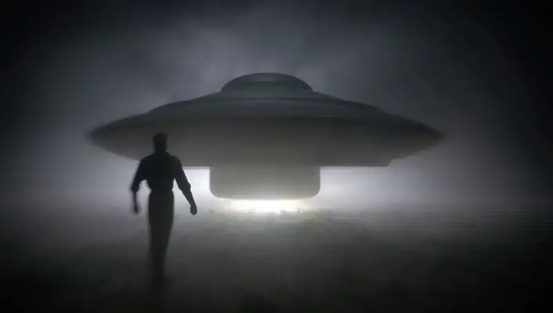 UFO Uzmanı Şok İddiada Bulundu: "Uzaylılar Masum İnsanları Avlıyor"