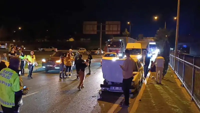Otoyolda Meydana Gelen Geri Dönüş Kazası: İki Çocukla Dört Yaralı