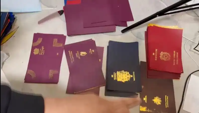 Güvenlik Güçlerinden Büyük Operasyon: Sahte Pasaport ve Vize Çetesi Çökertildi