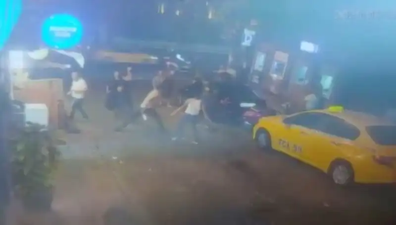 Beyoğlu'nda Laf Atma Kavgasında Kan Aktı: Detaylar Ortaya Çıktı