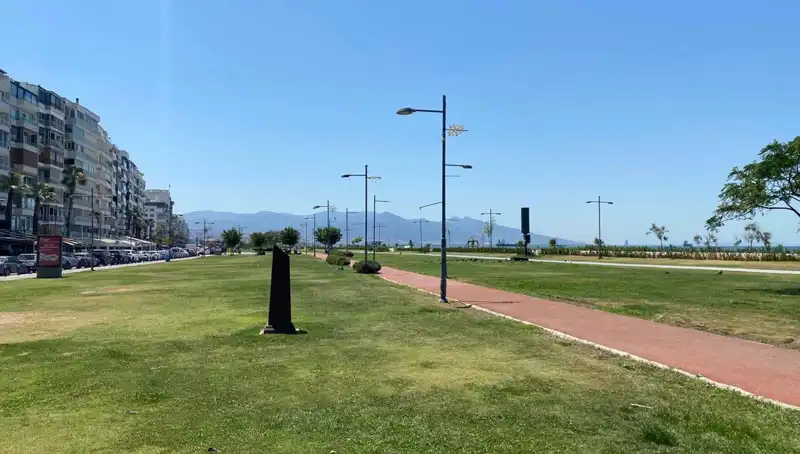 İzmir'in Kordonu Boş Kalırken Sıcaklık Rekoru Kırıldı!