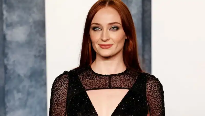 Game of Thrones Yıldızı Sophie Turner, Skandal Yorumla Çıldırdı!