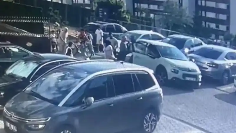 Eşi ve Yakınlarını Ezerek Kaçan Sürücü, Şok Edici Olayla Gündeme Geldi