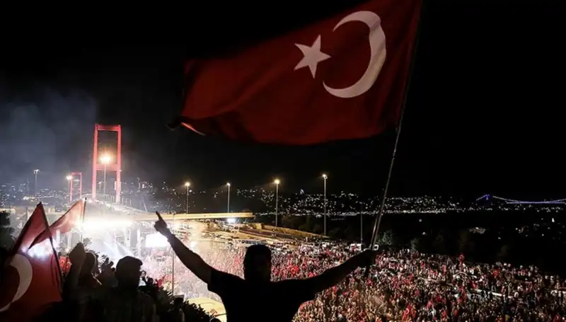 15 Temmuz’un Anısına: "En Uzun Gece" Tiyatro Oyunu Külliye'de Sahne Alıyor
