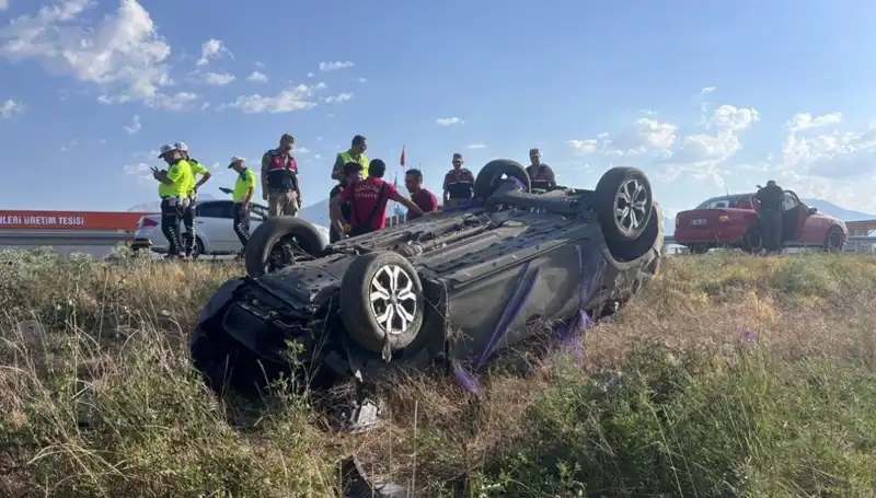 Nişan Töreninden Dönüş Yolunda Korkunç Kaza: 1 Ölü, 4 Yaralı!