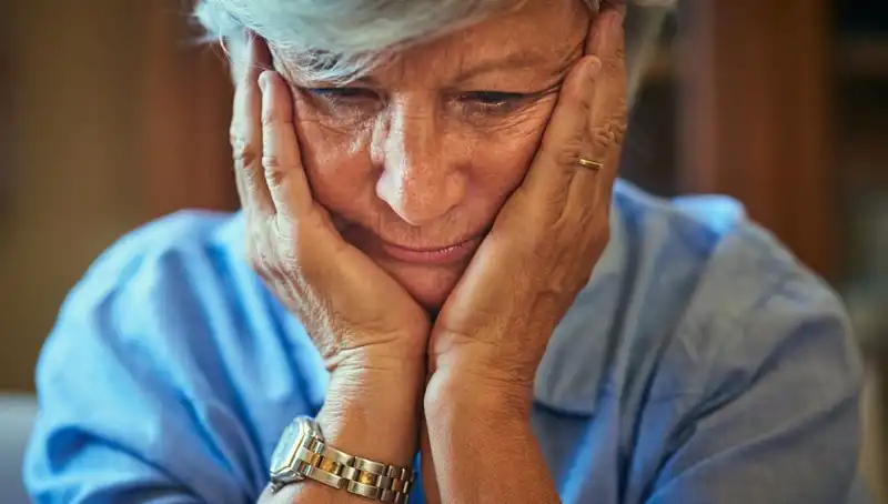 40’lı Yaşlarda Alzheimer Tanısı: Stresin Üzerindeki Sır Perdesi