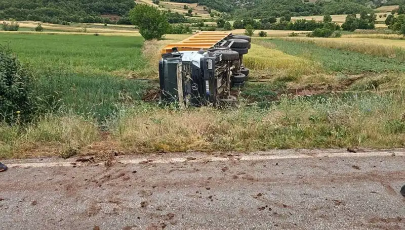 Tokat’ta Feci Kaza! Kamyon Devrildi, Şoför Hayatını Kaybetti