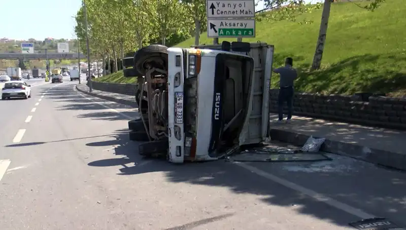 Küçükçekmece D-100 Karayolu'nda Feci Kaza: Yaralılar ve Trafik Kaosu
