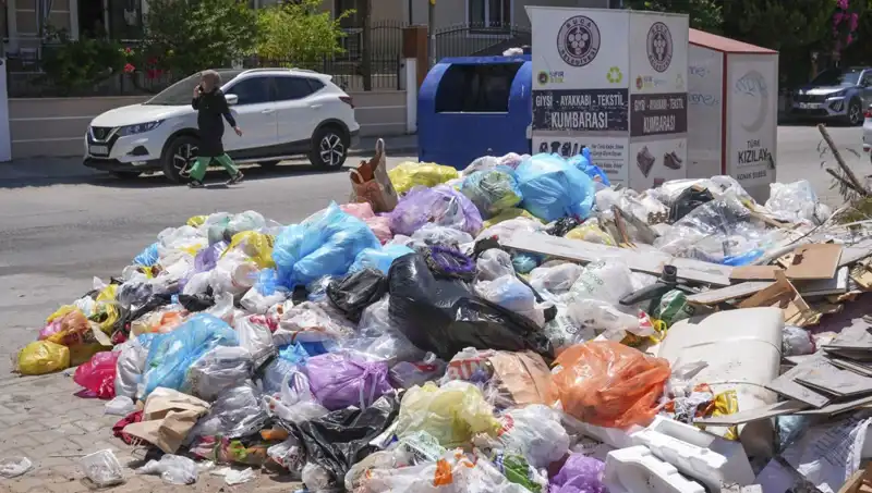 İzmir’deki Çöp Yığınları: Kentin Hijyenik Sorununu Artırıyor