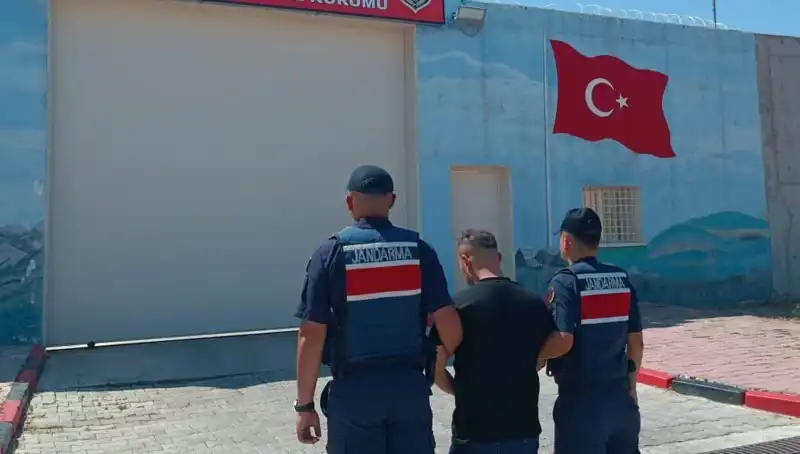 Afyon'da Polis Operasyonu: 9 Suçlu Kıskıvrak Yakalandı