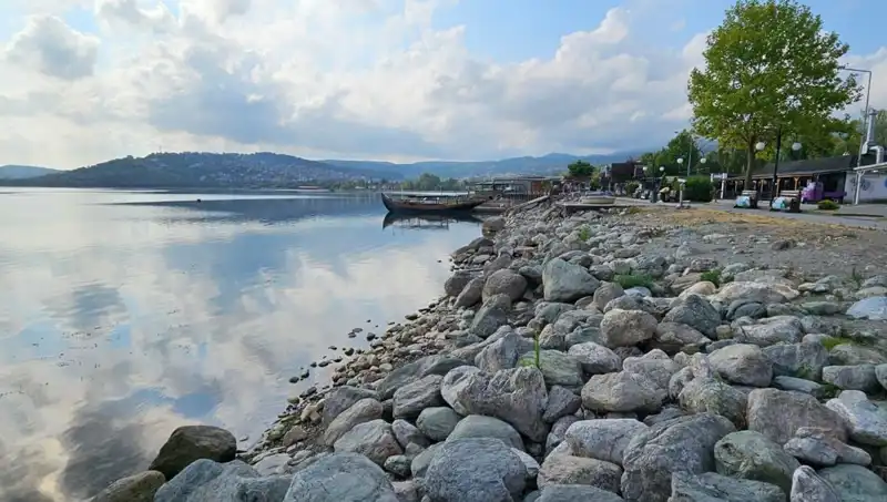 Sapanca Gölü'nde Su Seviyesi Düşüyor: Ekosisteme Etkileri ve Gelecek Senaryoları