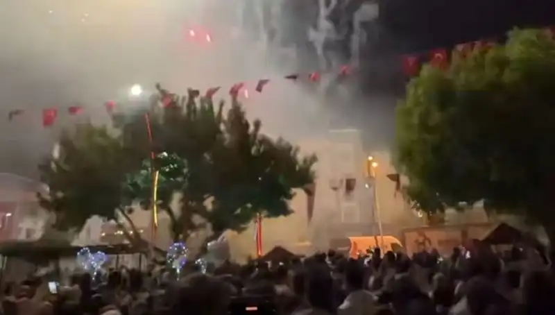 Havai Fişek Gösterisi Sonrası Hastanelik Olmalarına Neden Olan Olay