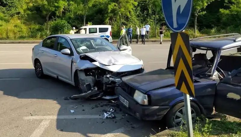 Görele'de Feci Kaza: Sürücü Aracın Camından Fırladı, Olay Şimdi Konuşuluyor!