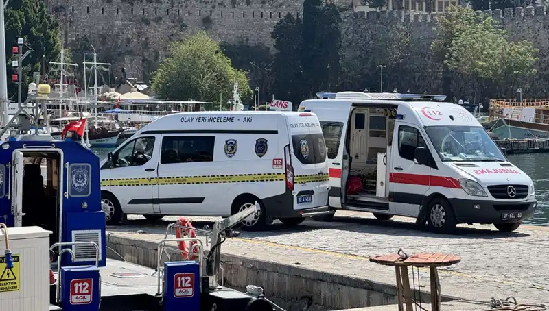 Antalya Kumsalında Gizemli Bir Olay: Denizden Erkek Cesedi Çıktı