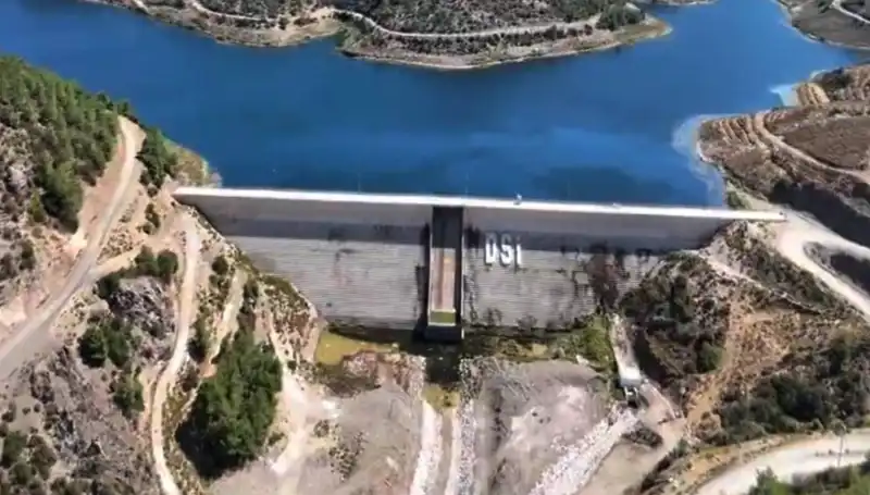 Çeşme'de Su Kesintileri Sonunda Sona Eriyor: Vatandaşlar Rahat Bir Nefes Alacak!