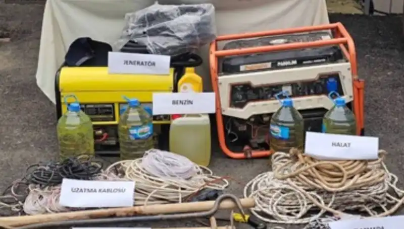 İstanbul'da Kaçak Kazı ve Uyuşturucu Operasyonu: 9 Gözaltı!