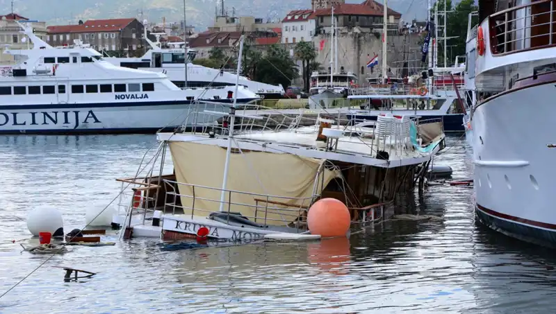Hırvatistan'da Şiddetli Fırtına, Feribot Gemi Kazasına Neden Oldu