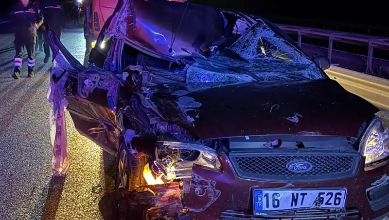 Afyonkarahisar'da Feci Kaza: Otomobil ile TIR Çarpıştı, 4 Kişi Yaralı